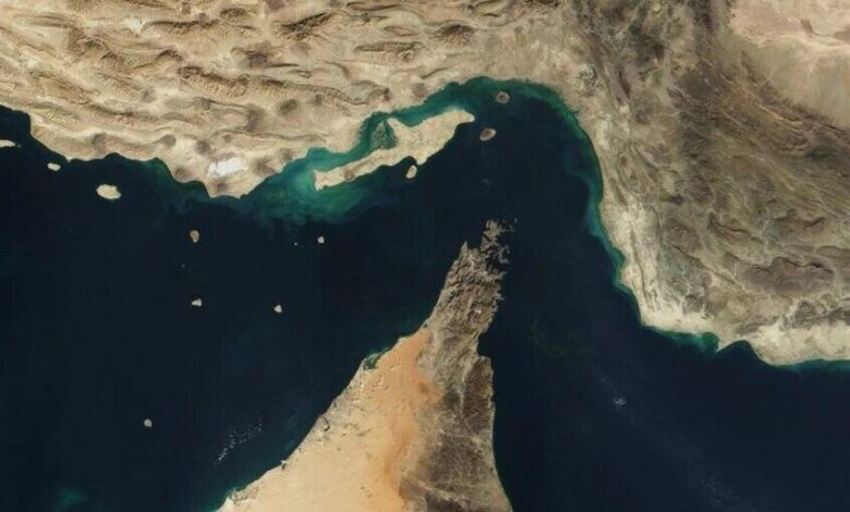 الحرس الثوري الإيراني: حرية العبور من مضيق هرمز للدول التي تطرد السفراء الأمريكيين والإسرائيليين