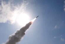 إيران تعلن استهداف مواقع عسكرية إسرائيلية وأمريكية في إسرائيل والكويت ضمن تصعيد إقليمي