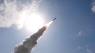 إيران تعلن استهداف مواقع عسكرية إسرائيلية وأمريكية في إسرائيل والكويت ضمن تصعيد إقليمي