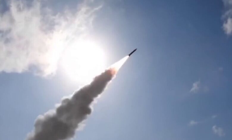 إيران تعلن استهداف مواقع عسكرية إسرائيلية وأمريكية في إسرائيل والكويت ضمن تصعيد إقليمي