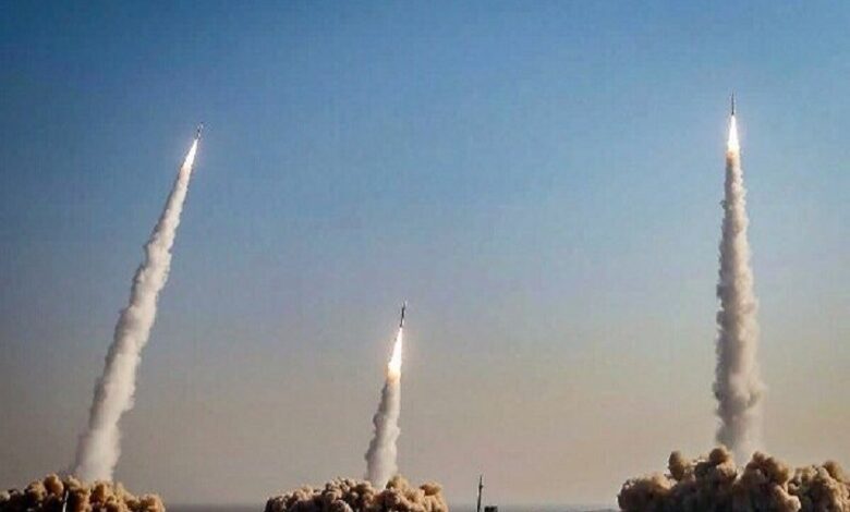 تحذير إسرائيلي: نصف الصواريخ الإيرانية المستخدمة في الحرب تحمل رؤوسًا انشطارية