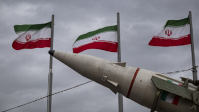 هآرتس: صواريخ إيرانية برؤوس عنقودية اخترقت الدفاعات الجوية الإسرائيلية
