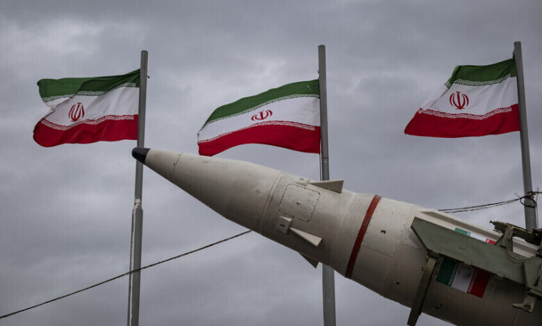 هآرتس: صواريخ إيرانية برؤوس عنقودية اخترقت الدفاعات الجوية الإسرائيلية