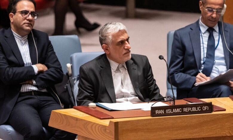 إيران: لن نغلق مضيق هرمز ونلتزم بحرية الملاحة