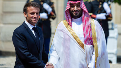 ماكرون ومحمد بن سلمان يؤكدان ضرورة وقف الأعمال المهددة للأمن الإقليمي