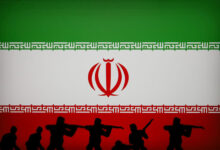 الحرس الثوري الإيراني يحذر من استهداف صناعات مرتبطة بالولايات المتحدة ويدعو لإخلاء المناطق المحيطة بها