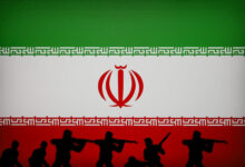 الحرس الثوري الإيراني يحذر واشنطن من إبقاء مصانعها في الشرق الأوسط وسط تصعيد عسكري