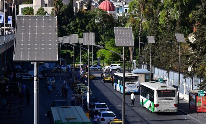 سوريا تعيد رسوم دخول السيارات البرية إلى 50 دولاراً شهرياً بعد تراجع عن قرار سابق