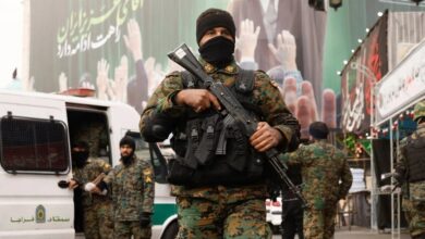 إيران تعلن تفكيك خلايا واعتقال عملاء ومصادرة أسلحة وأجهزة اتصال