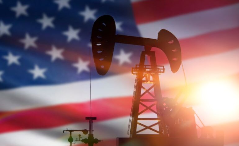إدارة ترامب تخطط للسيطرة على احتياطيات النفط الإيرانية وسط صعود الأسعار