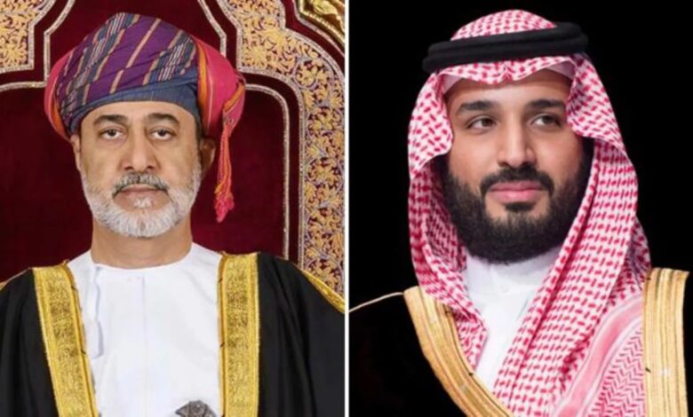 اتصال هاتفي بين ولي العهد السعودي وسلطان عُمان لبحث تطورات التصعيد العسكري