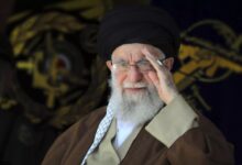 وكالة فارس: تقارير عن مقـ.تل أفراد من عائلة المرشد الإيراني في هجوم