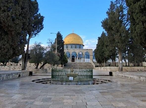 إغلاق المسجدين الأقصى والإبراهيمي لليوم الخامس وسط تصاعد التوتر