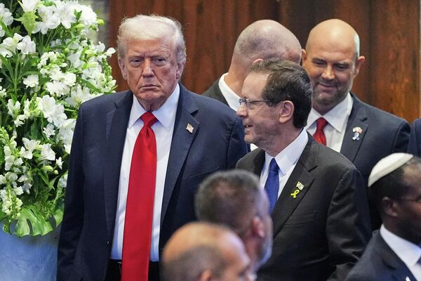 ترامب يدعو لعفو رئاسي عن نتنياهو للتركيز على الحرب مع إيران