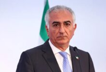 رضا بهلوي يعلن نفسه قائداً انتقالياً لإيران من لندن وسط تباين في الموقف الأمريكي