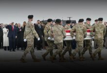 ترامب يستقبل جثـ.امين جنود أمريكيين قُتـ.لوا في المواجهات مع إيران