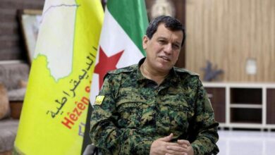 قائد “قسد” يعلن وجود 1070 أسيراً في سجون الحكومة السورية وخطة لإعادتهم لعائلاتهم