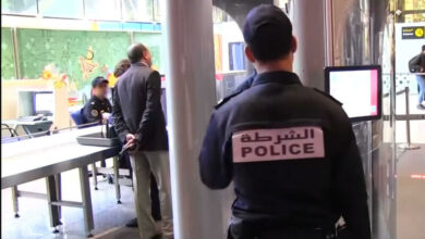 السلطات المغربية توقف مواطناً فرنسياً بمطار محمد الخامس الدولي بموجب أمر دولي 2 السلطات المغربية توقف مواطناً فرنسياً بمطار محمد الخامس الدولي بموجب أمر دولي