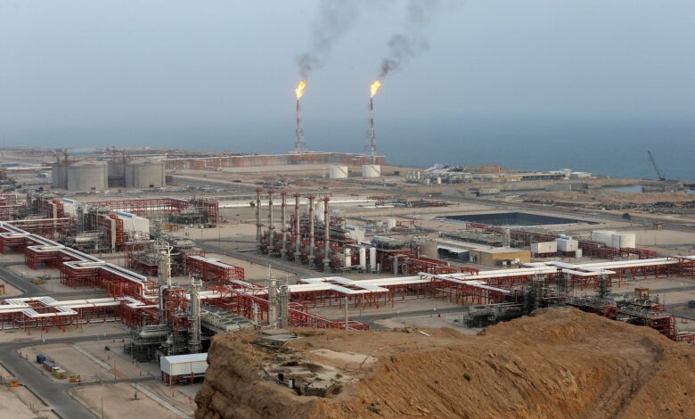 إيران تنفي مسؤوليتها عن قصف حقول نفط سعودية وتؤكد تمسكها بحق الدفاع