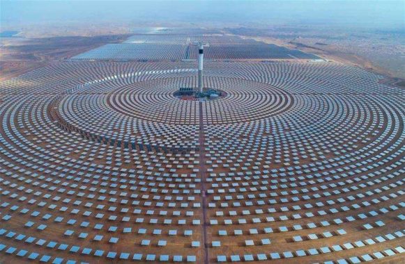 المغرب يطلق برنامج "نور أطلس" لإنشاء 6 محطات شمسية بقدرة 305 ميغاواط