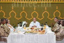 الرئيس الموريتاني يشارك القوات المسلحة بحامية أطار إفطار رمضان