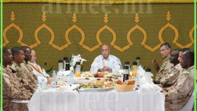 الرئيس الموريتاني يشارك القوات المسلحة بحامية أطار إفطار رمضان