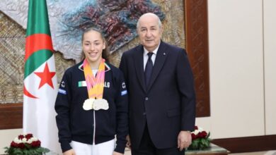 الرئيس الجزائري يهنئ كيليا نمور بعد تتويجها بذهبية بطولة العالم في باكو